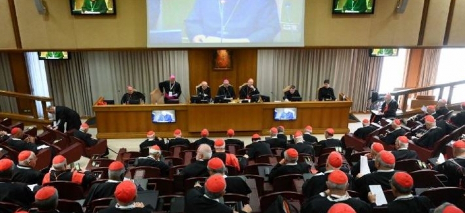 O Conclave pede oraes ao povo de Deus