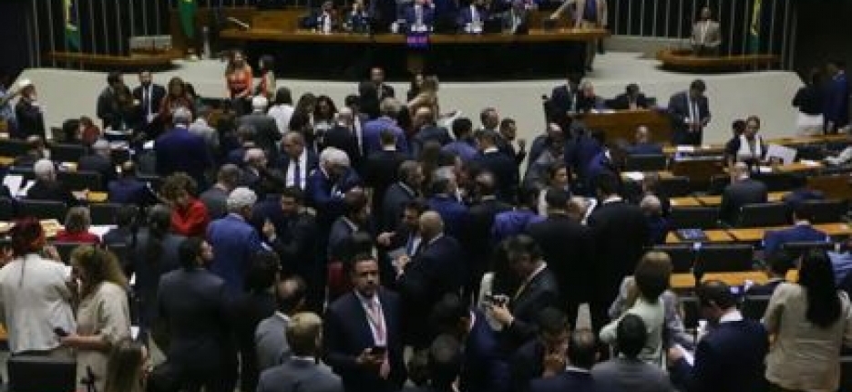 Cmara aprova iseno do IR para quem ganha at R$ 5 mil