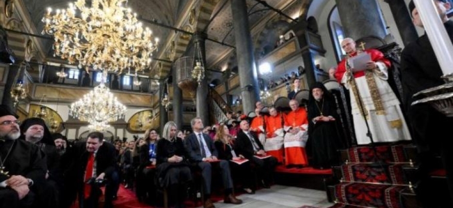 Papa: comunho entre todos os batizados  prioridade