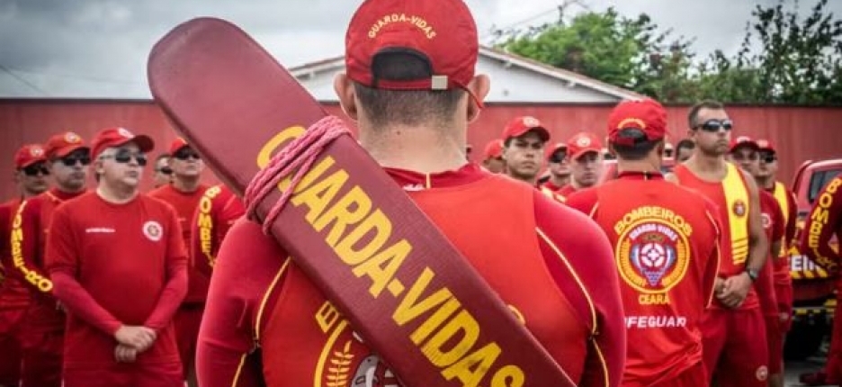 Mais de 500 pessoas foram salvas de afogamentos pelo Corpo de Bombeiros no litoral do Cear� em 2025