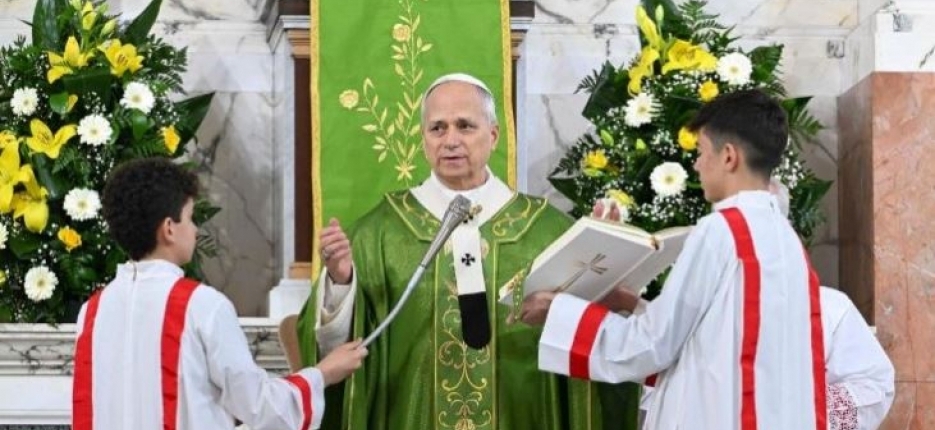 O Papa em �stia: desarmar a linguagem, investir energia e recursos na educa��o